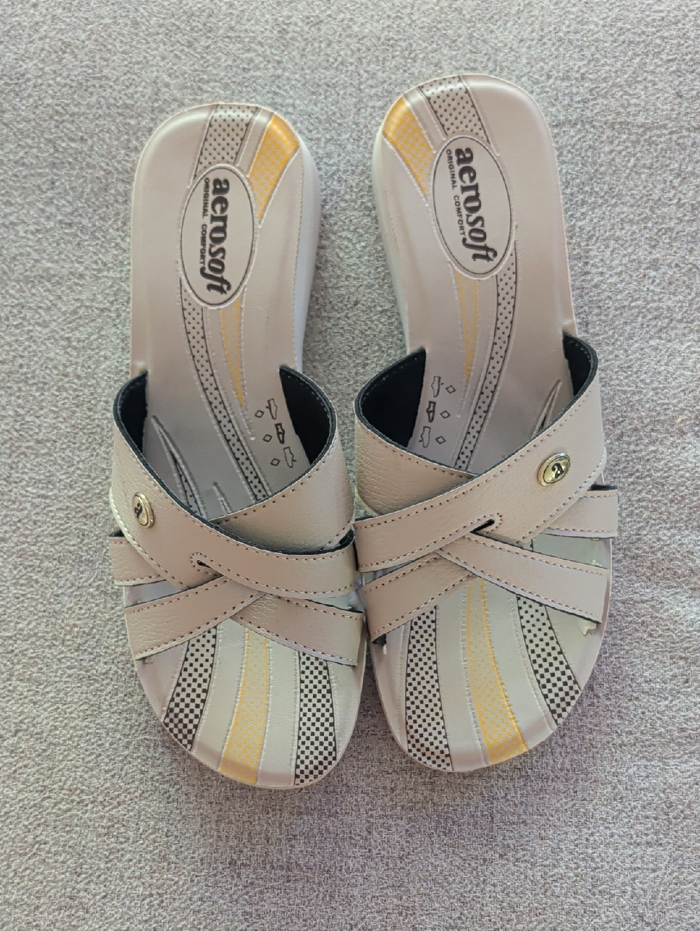 Aerosoft Women's Cream Slide Sandals